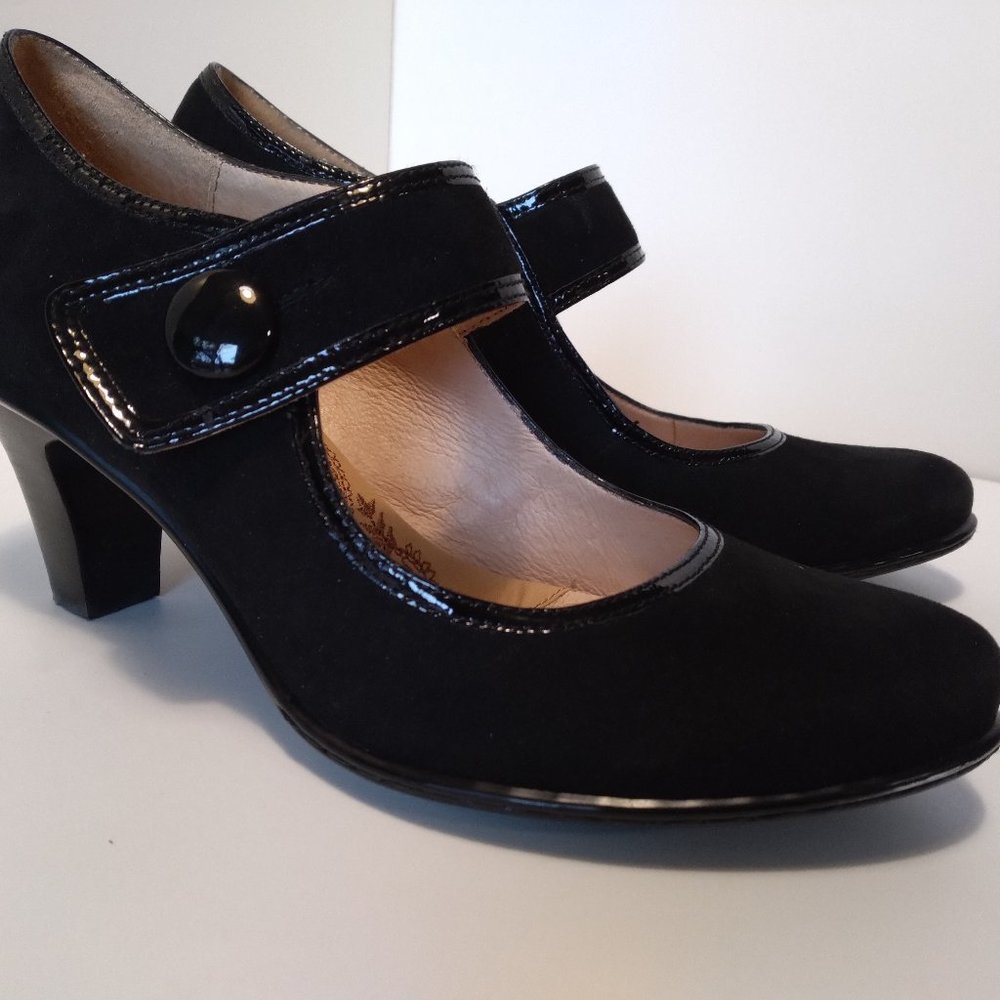 Sofft black suede maryjane 2"heel size 7M.